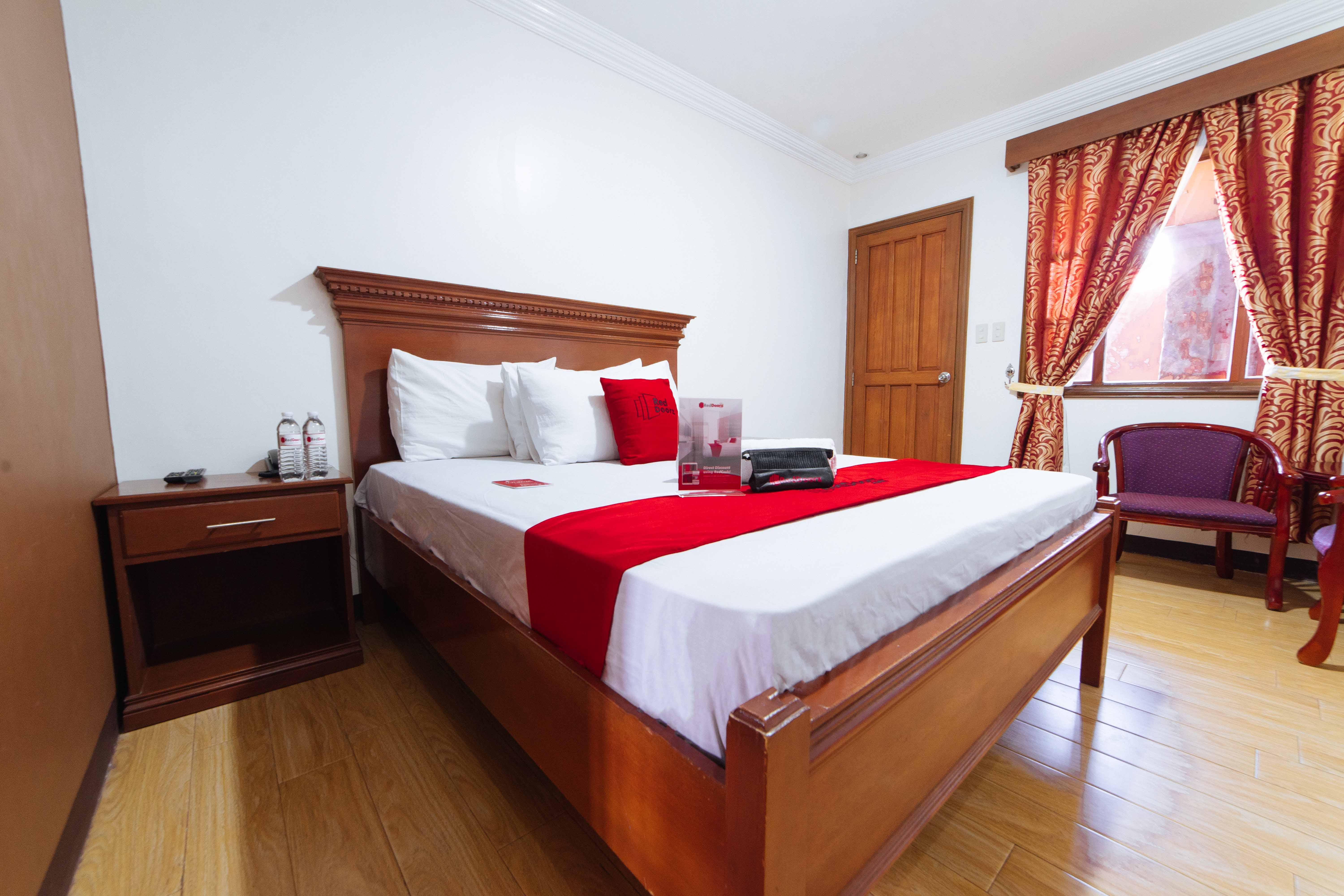 Reddoorz Plus @ Starhomes Olivianville Tarlac City Eksteriør bilde