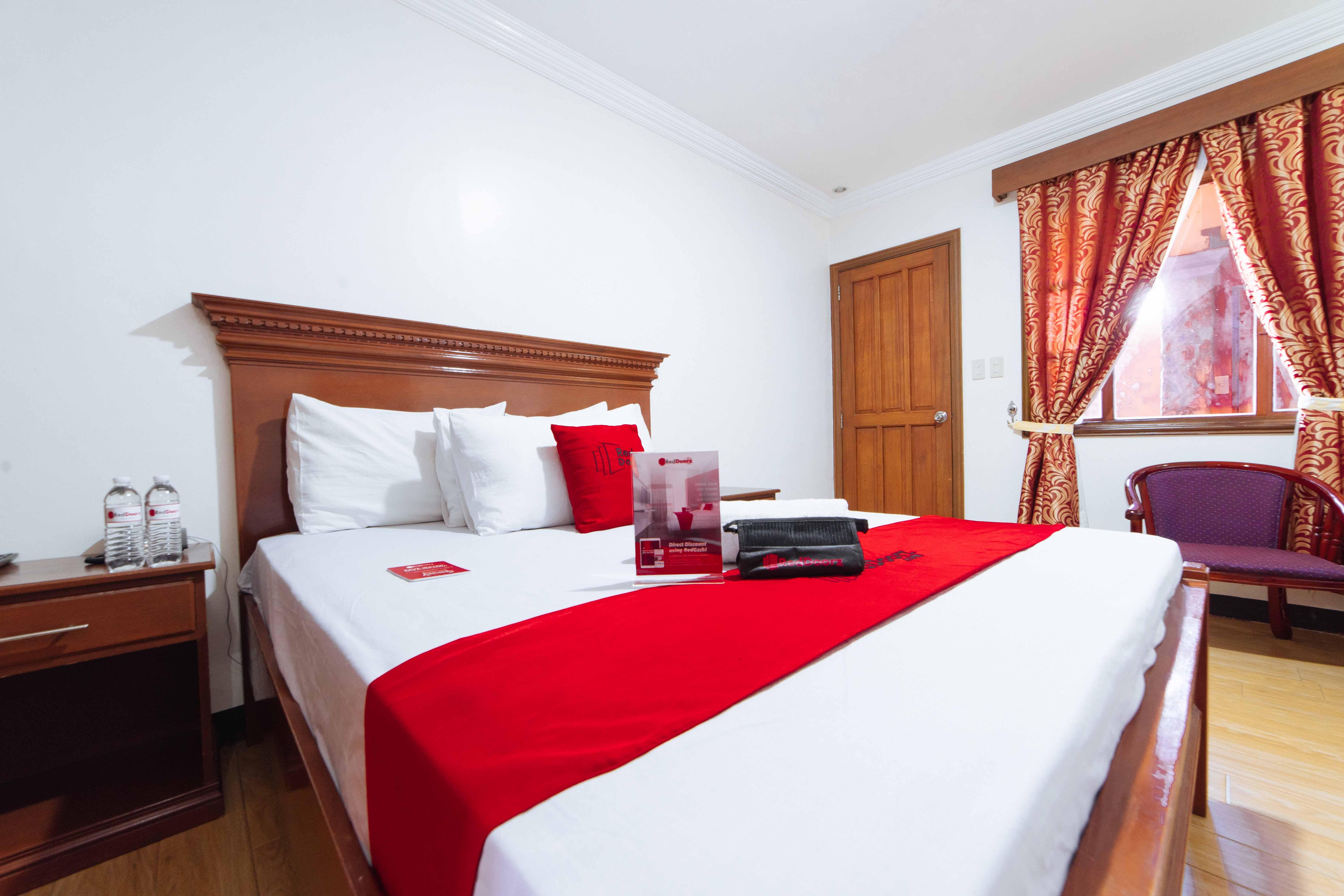 Reddoorz Plus @ Starhomes Olivianville Tarlac City Eksteriør bilde