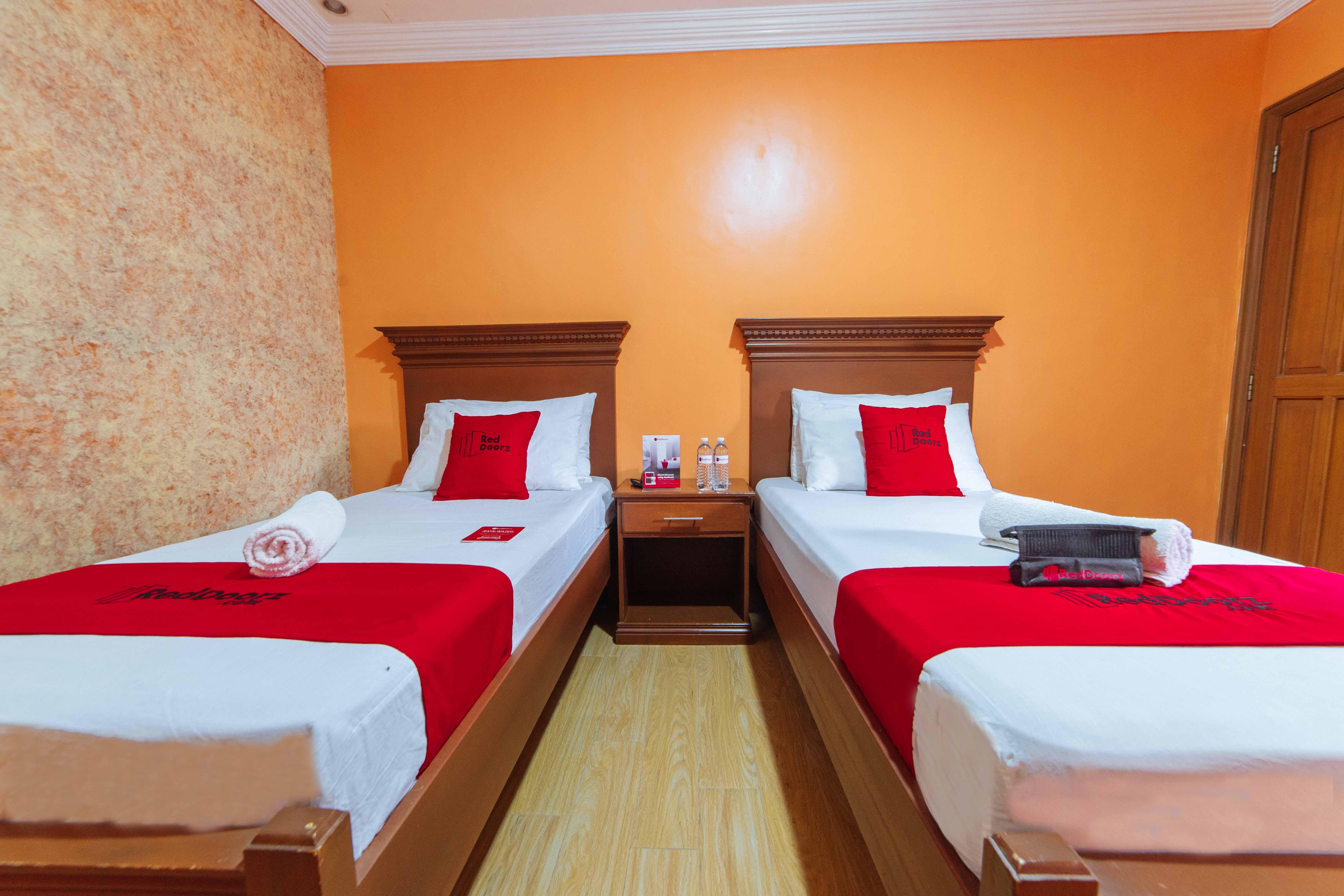 Reddoorz Plus @ Starhomes Olivianville Tarlac City Eksteriør bilde