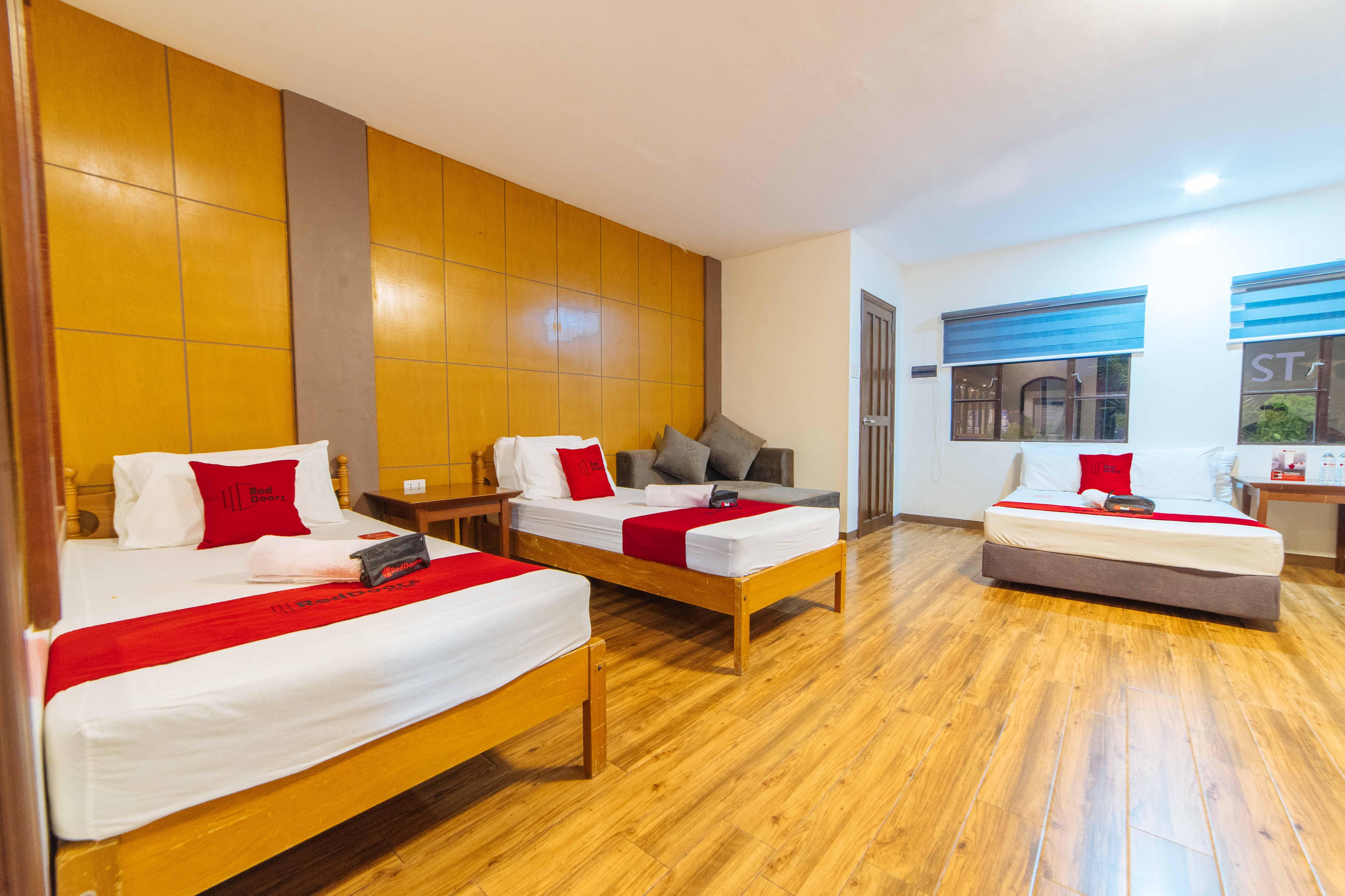 Reddoorz Plus @ Starhomes Olivianville Tarlac City Eksteriør bilde