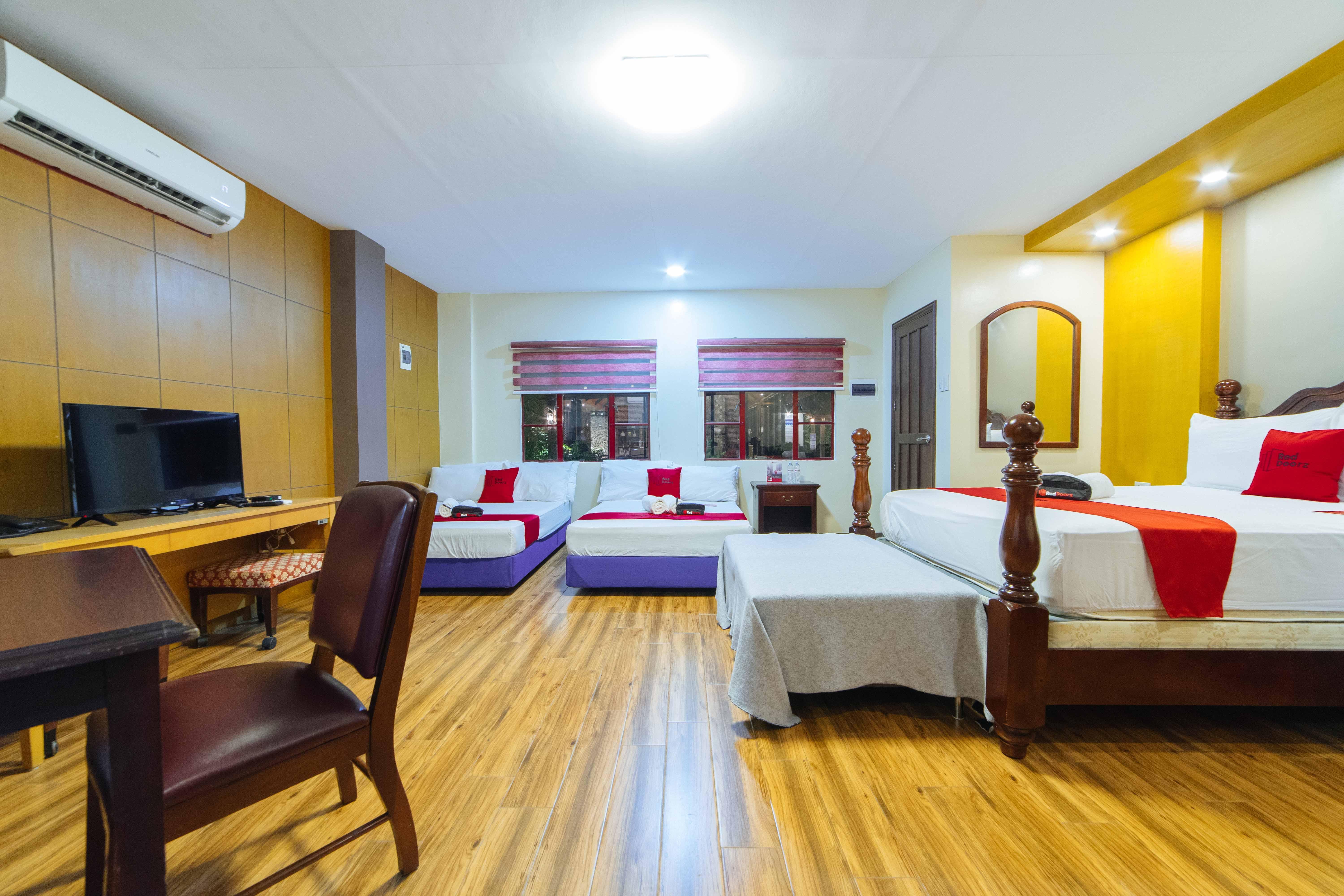 Reddoorz Plus @ Starhomes Olivianville Tarlac City Eksteriør bilde