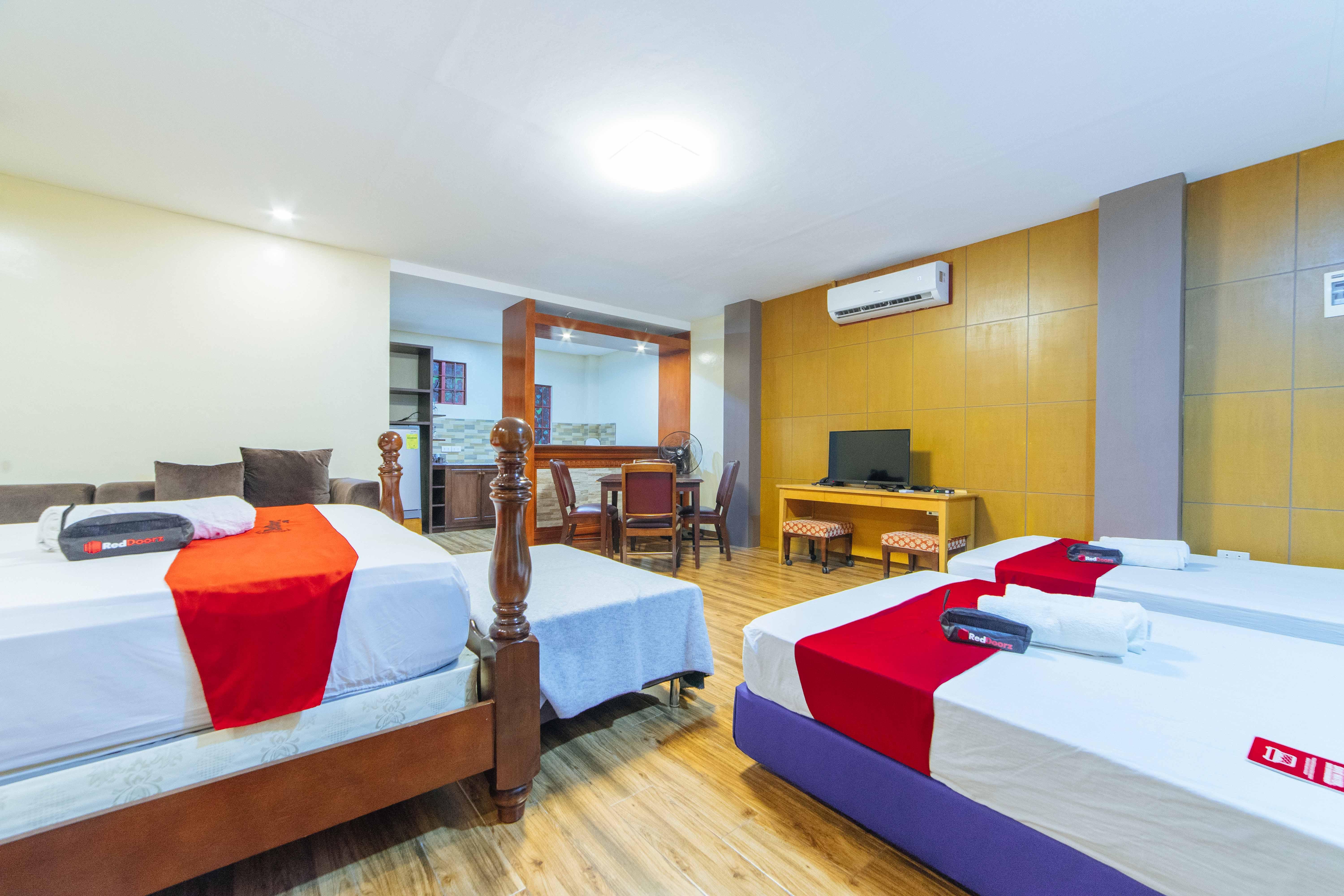 Reddoorz Plus @ Starhomes Olivianville Tarlac City Eksteriør bilde