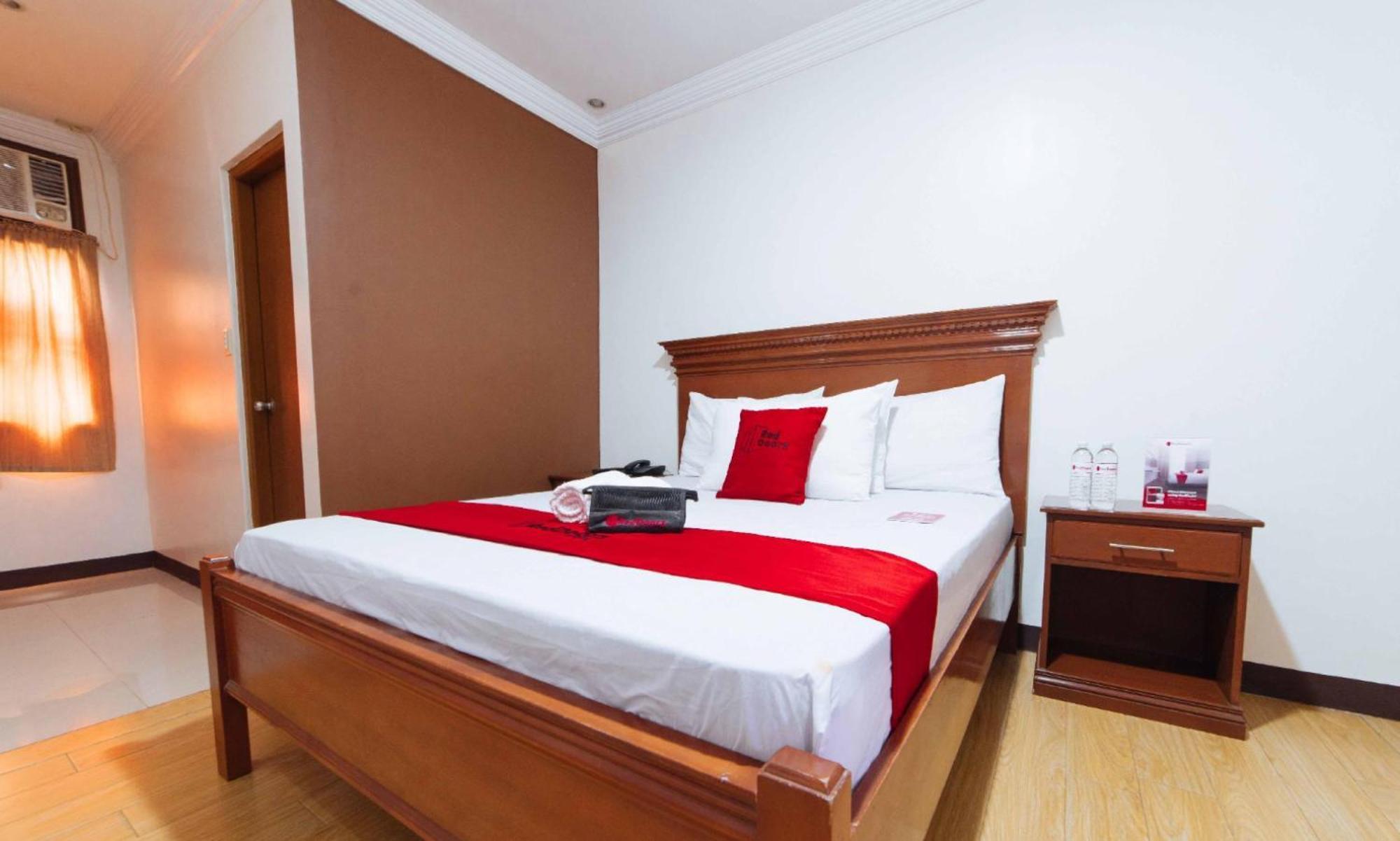 Reddoorz Plus @ Starhomes Olivianville Tarlac City Eksteriør bilde